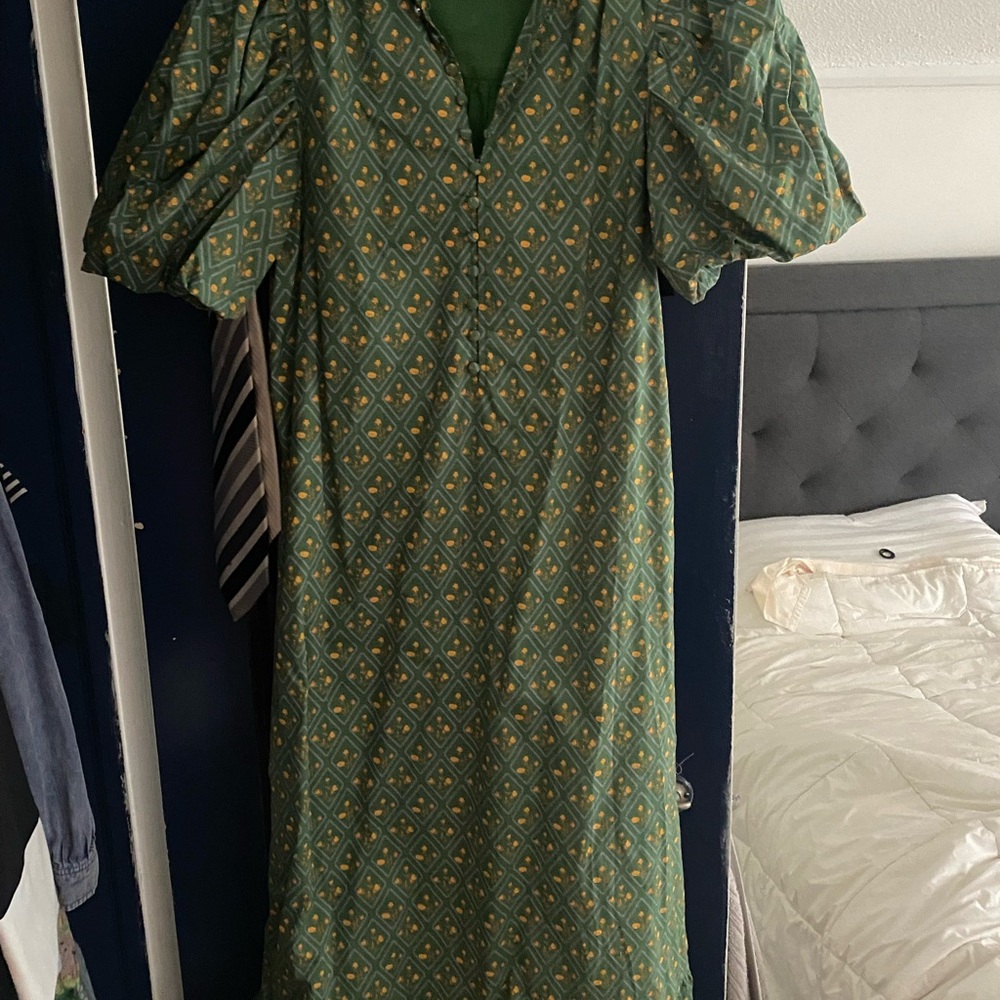 Green Puff Sleeve V-Neck Midi Sundress